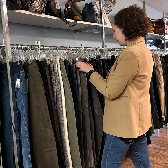 Meet your Posher, Samantha! - Picture 5 of 12